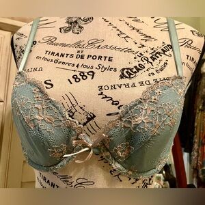 Gilligan and O’Malley bra, 34B